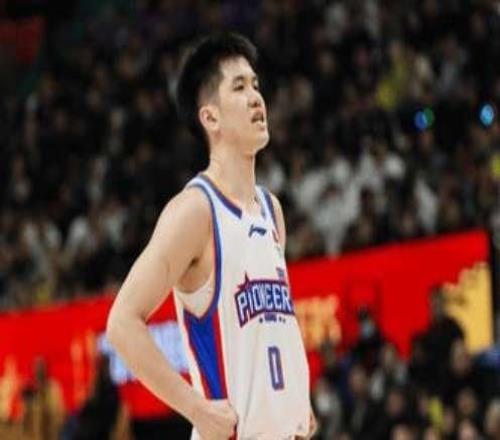 打3场输3场！58岁主帅，放任26岁本土无限开火，场均出手联盟第一