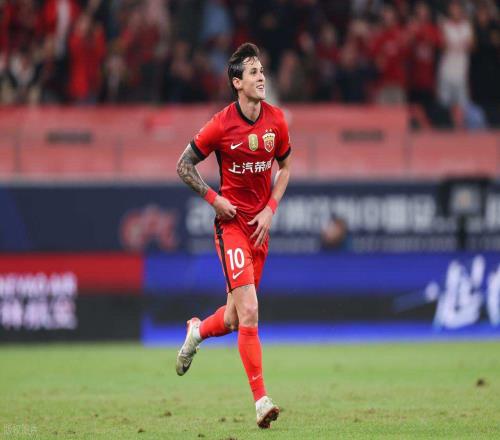 意外！上港球迷曾质疑他不如蒯纪闻，如今德转身价飙升到350万