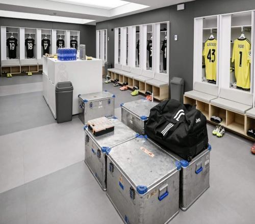 懂球译站没热水、不放纸，主队会在客队更衣室里使何花招