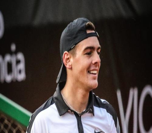 他，27岁，过去7年里“卖”了8场球…. 球场上这一切，全是赌局…