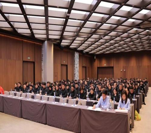 全国青年锦标赛决出团体奖牌，年轻球员与裁判考生共迎挑战