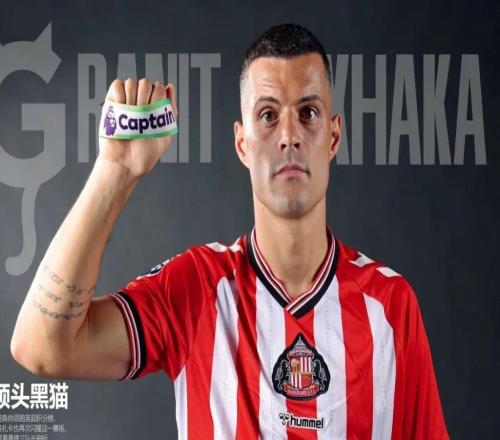 新刊第928期《足球周刊》推出双版封面，全年订户加赠中超冠军海报