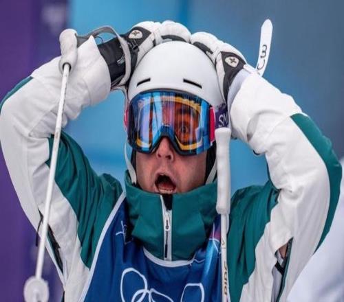 澳大利亚选手库珀·伍兹摘得自由式滑雪雪上技巧金牌