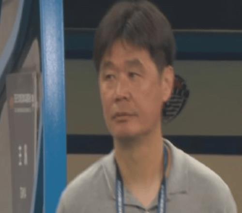 李霄鹏黑脸！38岁爱将失3打1绝杀，遭质疑“收钱了”，名记：犯罪