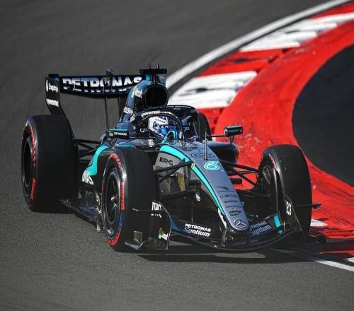 【F1历史新纪录】安东内利中国站获F1生涯首杆！梅奔正赛包揽头排发车！