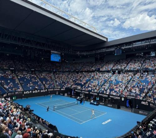 张帅逆转进四强获点赞，莱巴六胜丝袜约战美国人，德约会斗穆塞蒂