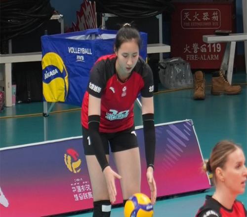 又美又能打！女排17岁1米95新星崛起：12扣9中真稳，赵勇招进她？