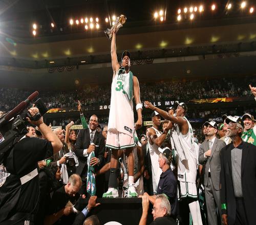 拿了FMVP！皮尔斯：08年总决赛我场均21分G3拉了是因为倒时差