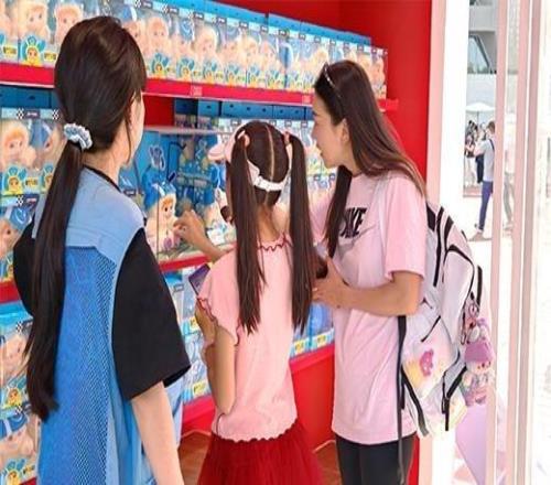 中网联名潮玩上架“秒空”！“潮玩+体育”跨界火爆国庆｜华夏双节观察