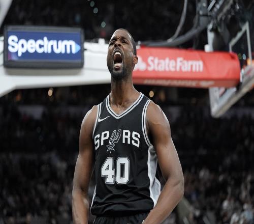 决赛连续失常，被当作核心培养，却在中途被交易，他真没有球星命