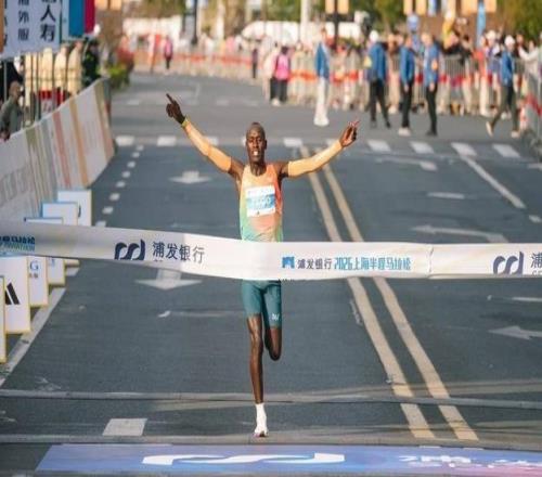 15000名跑者燃动浦东！2026上海半马：许双双四夺国内冠军并刷新PB