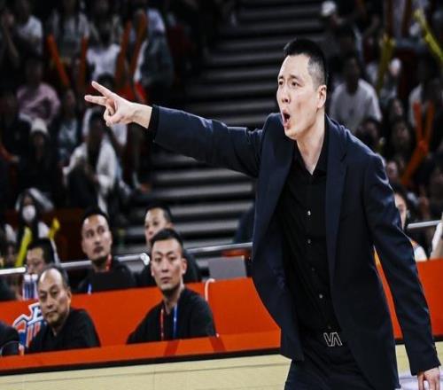 新民体育丨全胜晋级！上海男篮开始“质变”