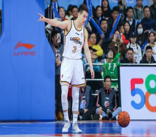 全能表现！赵继伟半场8中5拿到12分5板5助攻