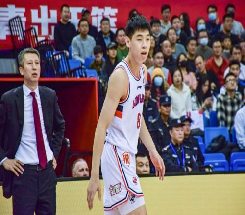 物是人非！广州男篮人员巨变&主力框架仅剩焦泊乔崔永熙冲击NBA