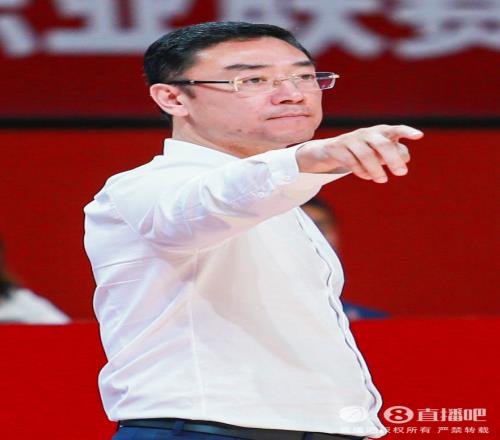 上海男篮官方：刘鹏转正成球队新任正式主帅李秋平继续任总教练
