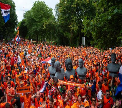 BBC记者：多特蒙德市内气氛不再那么紧张，荷兰球迷失望离去
