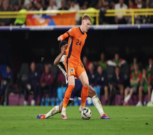 荷兰名宿：荷兰队关键位置状态不佳斯豪滕是半决赛最佳球员