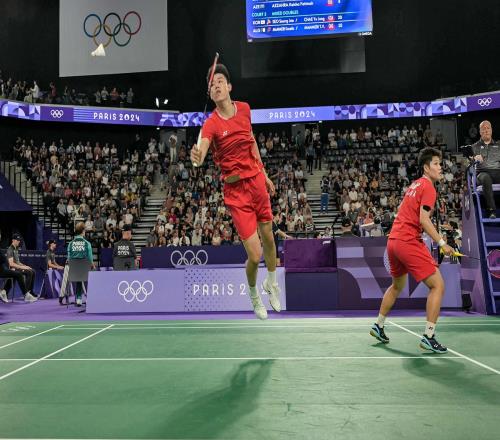冯彦哲黄东萍2比0击败美国组合，取得奥运羽毛球混双开门红