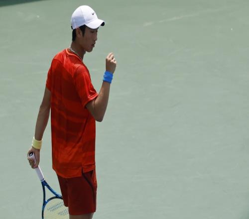 ATP250中国香港站14决赛：商竣程击败马洛桑，晋级四强