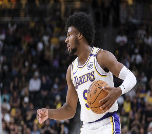 名记：布朗尼还不是一名NBA级别的球员他还差得远呢