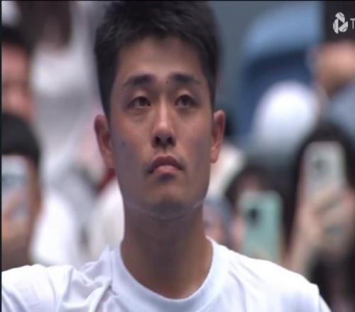 持外卡参赛的吴易昺2-1逆转科达，首进ATP杭州赛男单八强