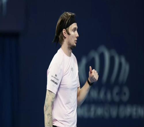 网带两侧的尊严：当握手缺席时，网球礼仪何在？