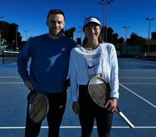 周意孙发京4万离境费有了解决方案，郑钦文首次回应取关佩雷里巴