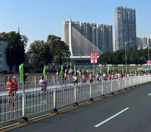 请回答：活力大湾区，＿＿＿