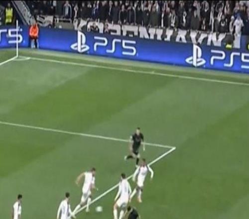 世纪助攻范德芬奔袭全场破门，帕利尼亚收获个人欧冠首次助攻