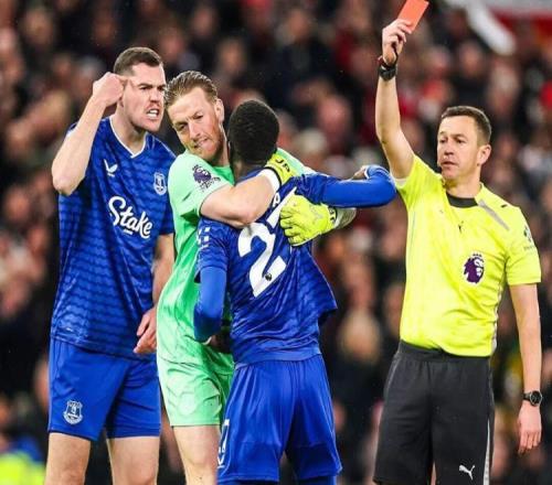 英超：曼联01十人埃弗顿！5轮不败终结，铁腰掌掴队友被直红罚下