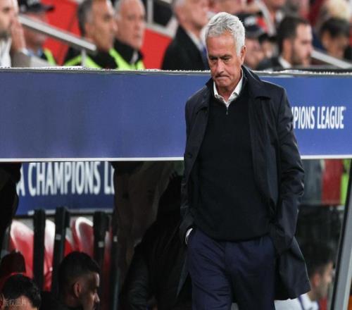 轰21脚输01！4连败后62岁穆帅破防再喷裁判：丑陋纵容药厂不道德