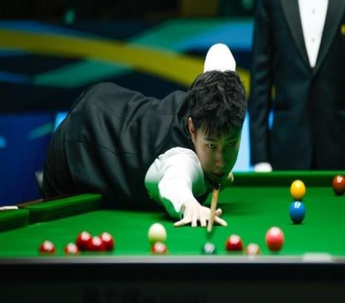 斯诺克国锦赛：赵心童6-5逆转塞尔比，吴宜泽零封霍金斯