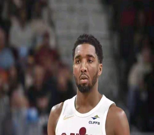 米切尔37分2板5助NBA常规赛骑士117109逆转老鹰