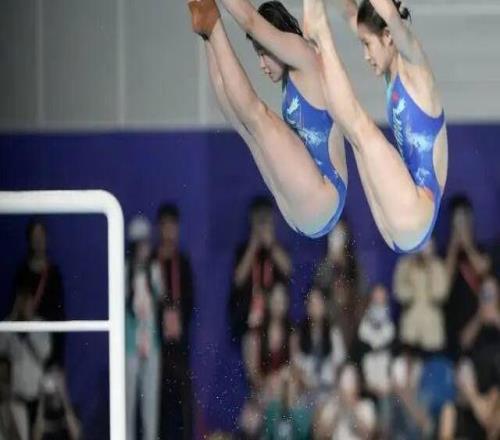 陈芋汐/掌敏洁获得十五运会跳水女子双人10米台金牌，全红婵/王伟莹获得第五名