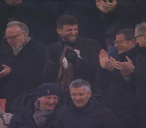 埃贝尔打趣：我看球时很安静而穆勒话很多，我不得不适应他