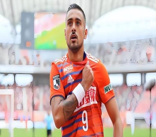 这三人两年前还在踢中乙！如今却都逆袭成中超主力，成英博队核心