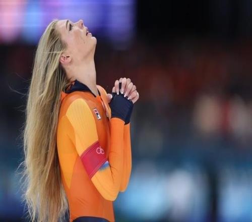 速滑女子千米上演“纪录大战” 莱尔丹封后