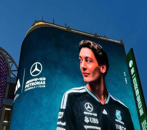 “逛超市都能遇到世界级车手”，这几天的上海成了“F1痛城”