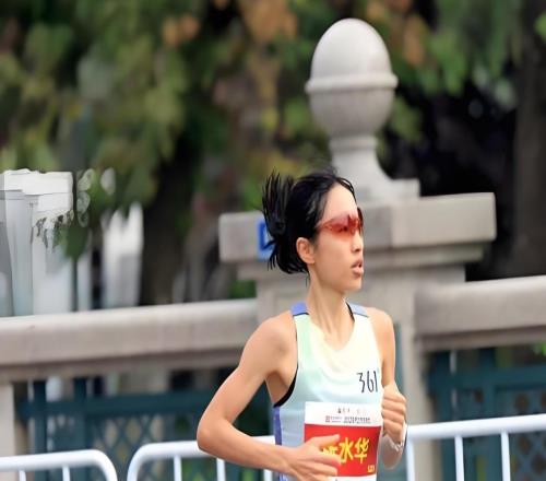 2026 像再次夺冠的“最快女护士”那样活下去，跑下去