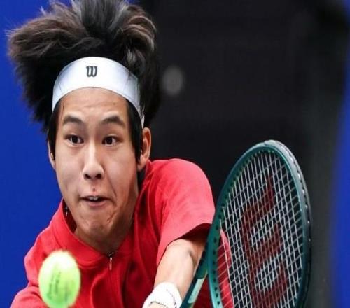 中国小将周意2-1逆转英国选手诺里，晋级ATP250成都站次轮