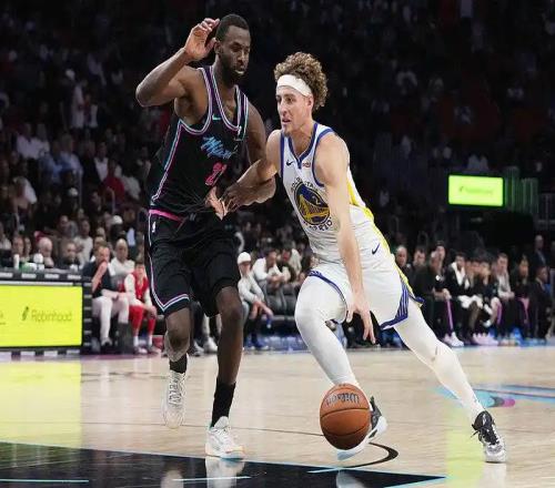 现在NBA东强西弱，东部群魔乱舞，西部不进则退，勇士是西部底线