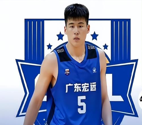 场均轰25+6！中国男篮又一19岁射手崛起：三分王变新版朱芳雨