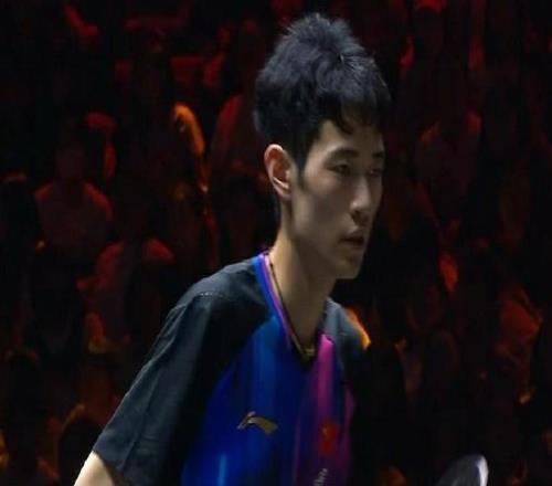 陈俊菘3-2战胜法国选手泊雷特，晋级中国大满贯男单16强