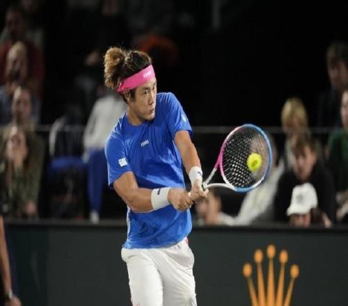 ATP250杭州公开赛：张之臻救赛点2-1逆转布云朝克特，取复出首胜
