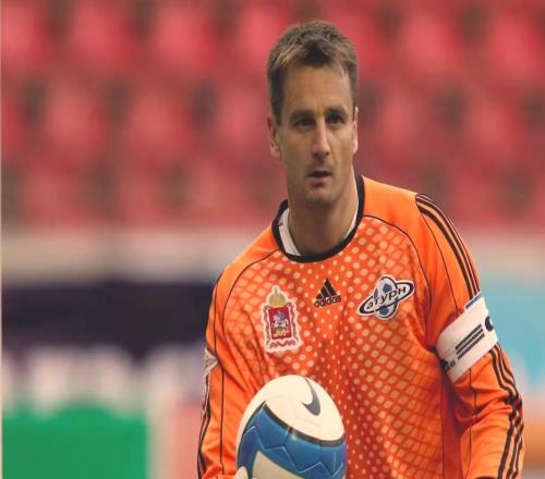 金斯基：我刚踢职业时就告诉自己，机会来了必须全力以赴去拼