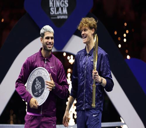 土豪攻势，网球选择正义还是金钱？