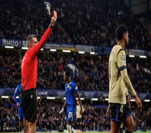 巴萨第六次欧冠单场上半时染红，阿劳霍两度上榜