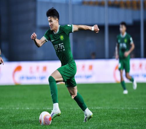 博主：国安队今天赴长春征战中超，林良铭、乃比江未随队出征