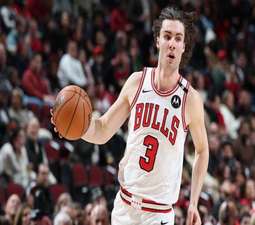 自199697赛季以来，公牛首次取得开赛五连胜