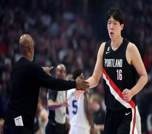 上场5分钟，得2分，1个篮板，杨瀚森体验NBA万事开头难